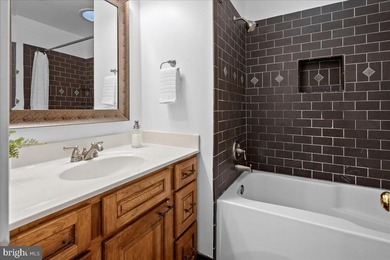 Exceptionally maintained and thoughtfully updated five-bedroom - photo 31