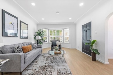 Beautifully and refreshed, these two bedrooms & one bathroom - photo 8