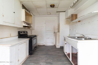 Calling all investors, renovators, and entrepreneurs! This - photo 12