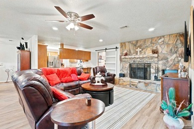 MOTIVATED SELLER!! Bring all offers!! Welcome to this elegantly - photo 12