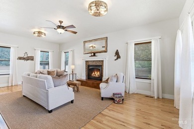 Welcome home to this exceptional residence, thoughtfully crafted - photo 13