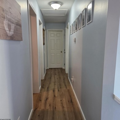 Beautiful and well-maintained split level home with 1st floor - photo 13