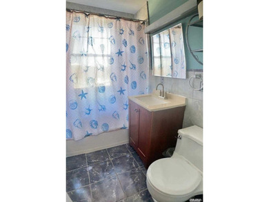 Oversized 2 Bedroom/ 2 Full Bathroom Apartment could be easily - photo 15