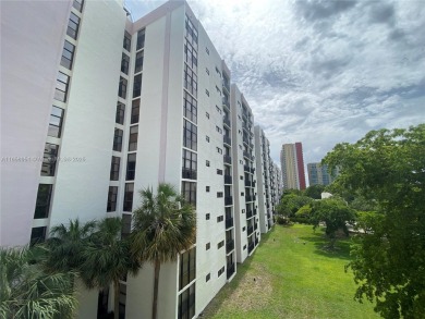 WONDERFUL LOCATION!! LIVE IN THE HEART OF SUNNY ISLES BEACH IN A