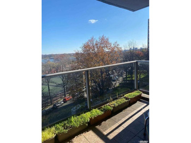 Oversized 2 Bedroom/ 2 Full Bathroom Apartment could be easily - photo 17