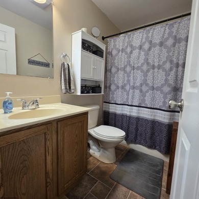 Beautiful and well-maintained split level home with 1st floor - photo 17