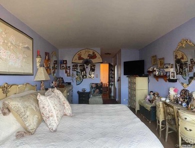 Oversized 2 Bedroom/ 2 Full Bathroom Apartment could be easily - photo 19