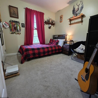Beautiful and well-maintained split level home with 1st floor - photo 19
