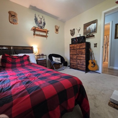 Beautiful and well-maintained split level home with 1st floor - photo 21
