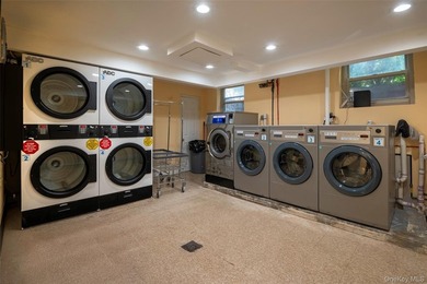 Newly renovated- move-in ready one-bedroom. Facing a garden view - photo 26