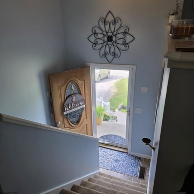 Beautiful and well-maintained split level home with 1st floor - photo 26