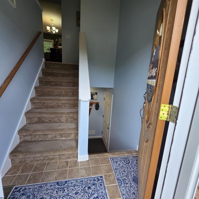 Beautiful and well-maintained split level home with 1st floor - photo 27