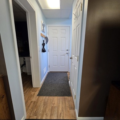 Beautiful and well-maintained split level home with 1st floor - photo 29