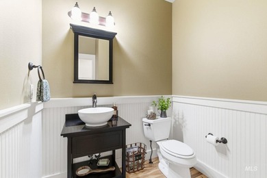 Welcome home to this exceptional residence, thoughtfully crafted - photo 31