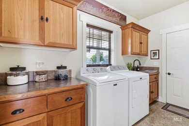 Welcome home to this exceptional residence, thoughtfully crafted - photo 32
