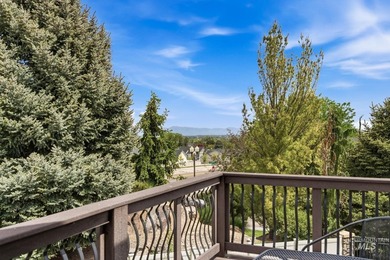 Welcome home to this exceptional residence, thoughtfully crafted - photo 39
