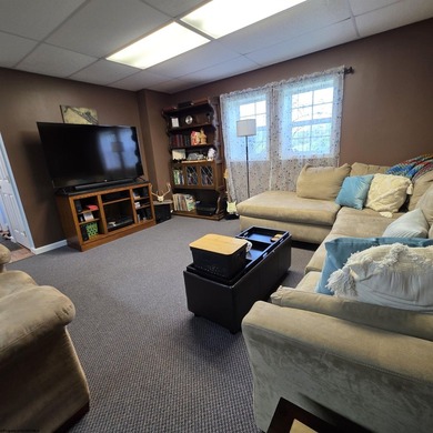Beautiful and well-maintained split level home with 1st floor - photo 39
