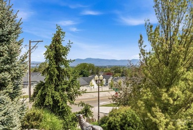 Welcome home to this exceptional residence, thoughtfully crafted - photo 40
