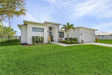 (private lake, pond, creek) Home For Sale in Cape Coral Florida