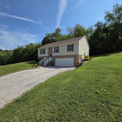 Beautiful and well-maintained split level home with 1st floor - photo 44