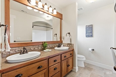 Welcome home to this exceptional residence, thoughtfully crafted - photo 46