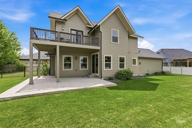 Welcome home to this exceptional residence, thoughtfully crafted - photo 48