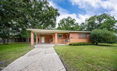 Welcome to 1907 9th Street in Pascagoula, where classic - photo 1