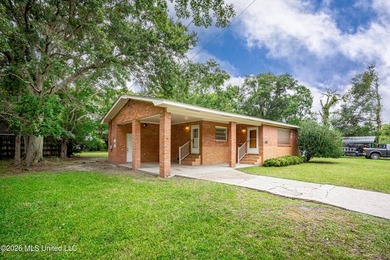 Welcome to 1907 9th Street in Pascagoula, where classic - photo 2