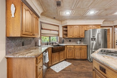 Welcome to your waterfront retreat on world-renowned Lake Fork - photo 12