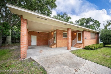 Welcome to 1907 9th Street in Pascagoula, where classic - photo 3