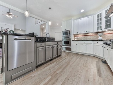 Welcome to your Forever home in a Golf Community where timeless - photo 13