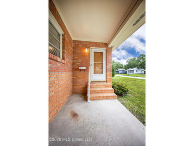 Welcome to 1907 9th Street in Pascagoula, where classic - photo 5