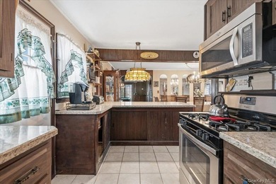 Welcome to this spacious 5-bedroom, 2-full-bath Colonial - photo 17