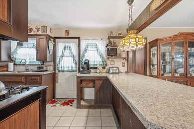Welcome to this spacious 5-bedroom, 2-full-bath Colonial - photo 18