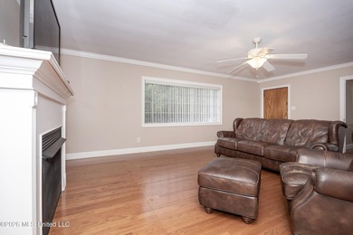 Welcome to 1907 9th Street in Pascagoula, where classic - photo 9