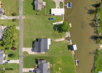 WATERFRONT LIVING at Its Best! This beautiful 4-bedroom, 4 bath - photo 5