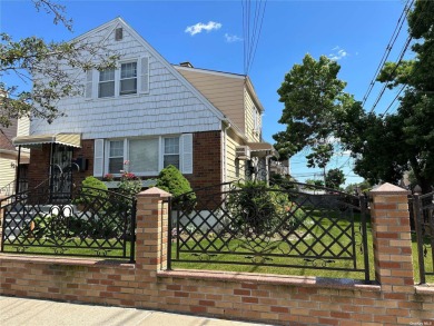 Lake Townhome/Townhouse For Sale in Jamaica, New York