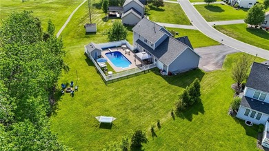 Price Improvement! Welcome to this beautiful 4-bedroom, 2.5-bath - photo 32