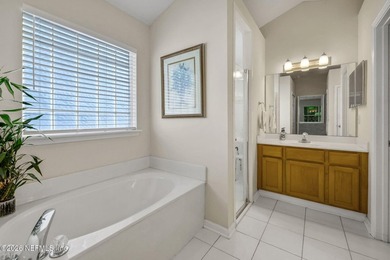 Welcome to this stately Florida home in the secluded community - photo 37