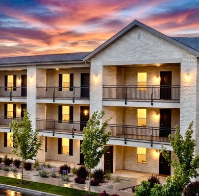 Main-floor condo in the heart of Springville. This unit offers a - photo 1