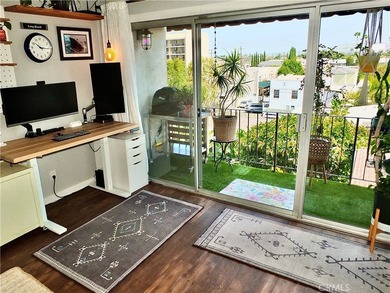 Views, Views, Views! Perched on the top floor of the prestigious - photo 5