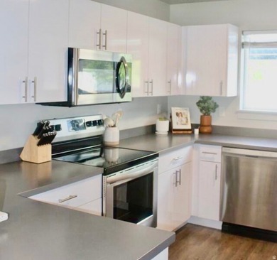 Main-floor condo in the heart of Springville. This unit offers a - photo 5