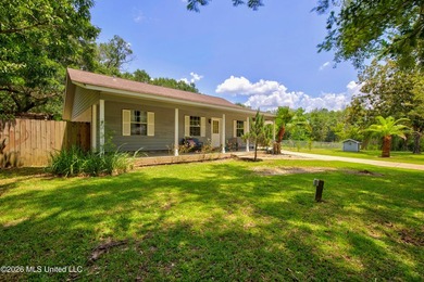Looking for a move in ready 3 bedroom home in Gulfport with room - photo 1