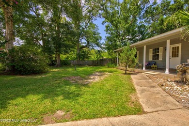 Looking for a move in ready 3 bedroom home in Gulfport with room - photo 3