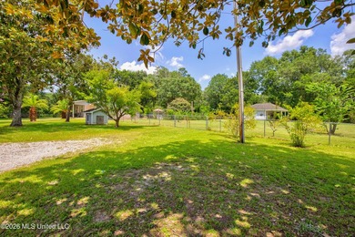Looking for a move in ready 3 bedroom home in Gulfport with room - photo 4