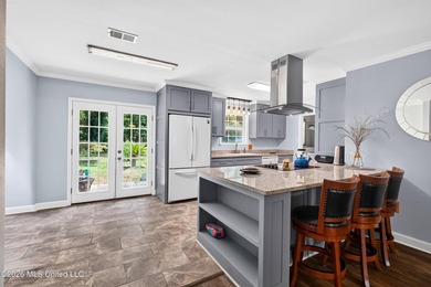 Looking for a move in ready 3 bedroom home in Gulfport with room - photo 9