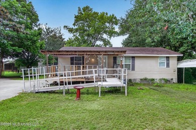 Welcome to 16080 Crestview Drive in Gulfport! Conveniently - photo 1