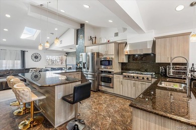 This expansive custom 3000sf renovated home with Central Air - photo 15