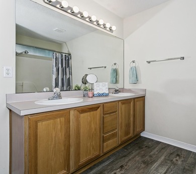 Welcome home to this charming 3-bedroom, 2-bathroom residence - photo 20