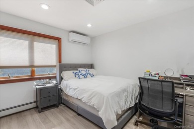 This expansive custom 3000sf renovated home with Central Air - photo 21